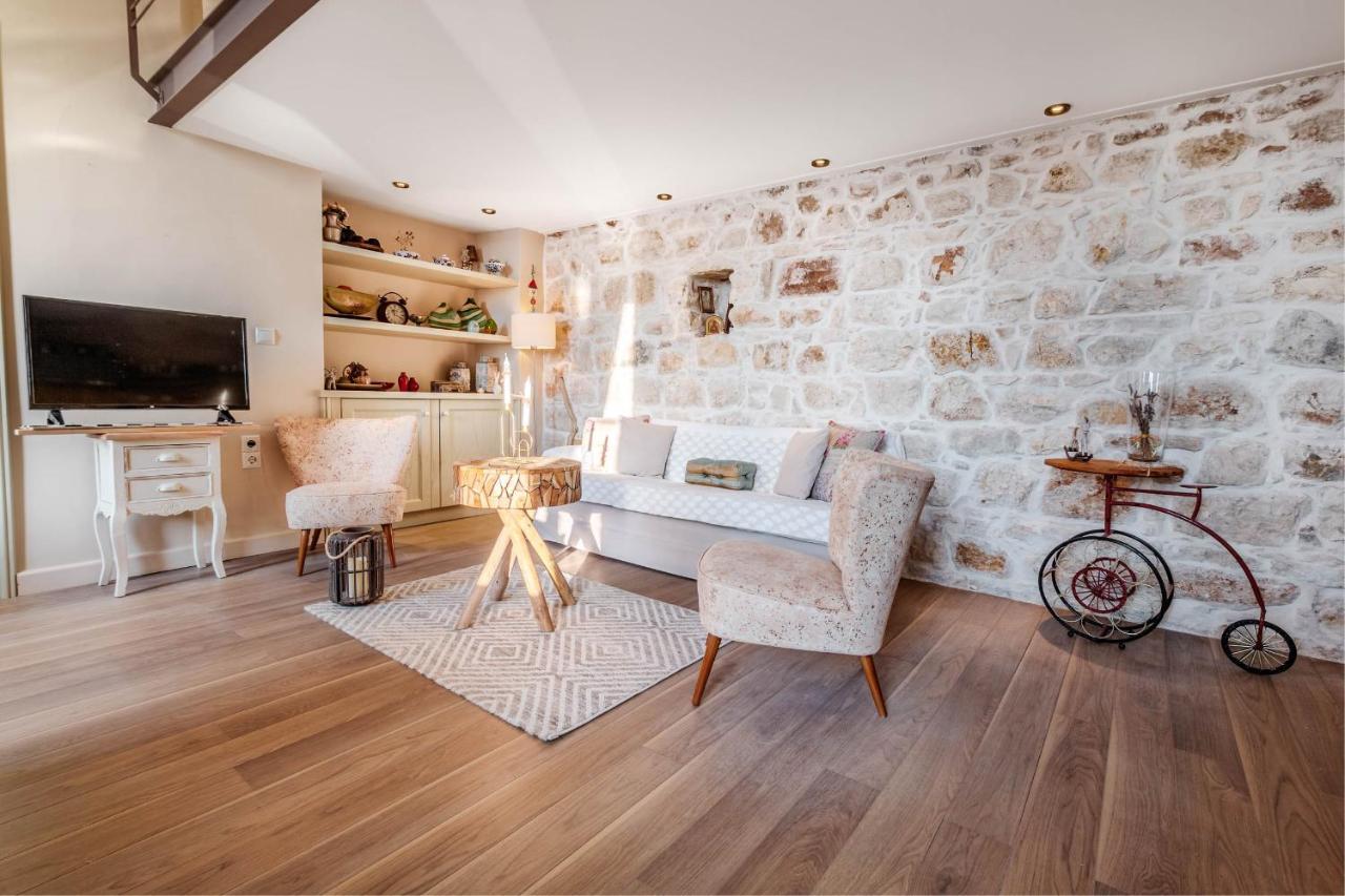 Mouragia Loft - Waterfront Old Corfu Town Apartment ภายนอก รูปภาพ